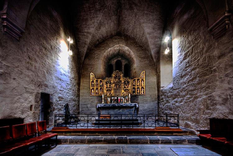 Interior of Nes Church, Ringsaker, Norway, 1250 - Романская архитектура