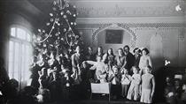 A Palestinian family celebrating Christmas - Каріма Аббуд
