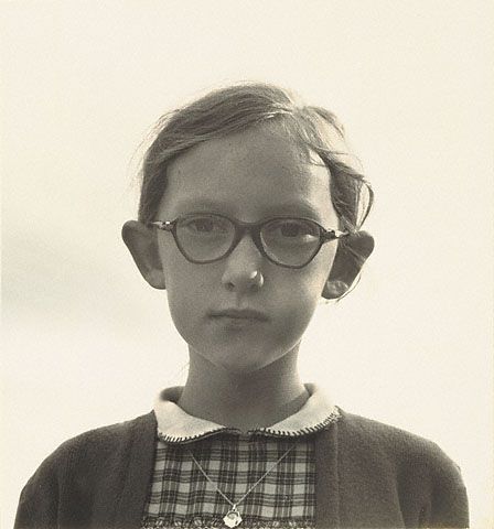A Young Girl in Ennis, Ireland, 1954 - 多萝西·兰格