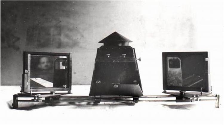 Glassless stereoscopic movie system, 1923 - David Kakabadzé