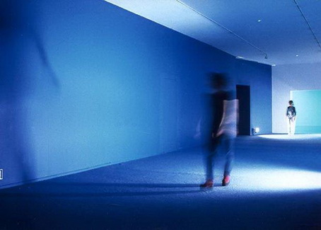 Seance de Shadow II (bleu), 1998 - Dominique Gonzalez-Foerster