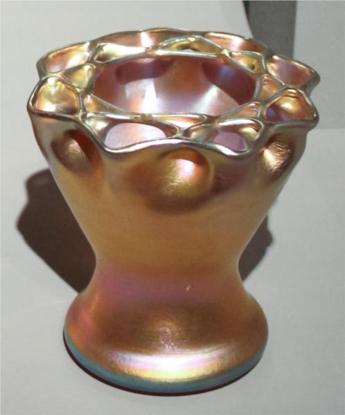 Tulip vase with devided mouth, 1913 - Луис Комфорт Тиффани
