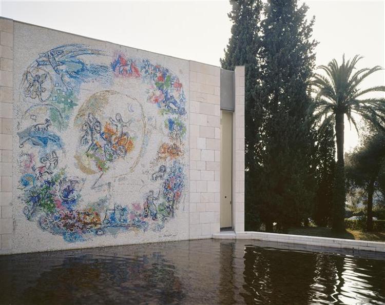 The mosaic "The prophet Elijah" in the garden of Marc Chagall museum in Nice, 1970 - Марк Шагал